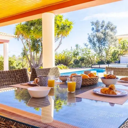 Escape To Paradise At Our Stunning Family Албуфейра