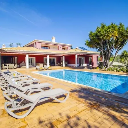 Escape To Paradise At Our Stunning Family Апартаменты
