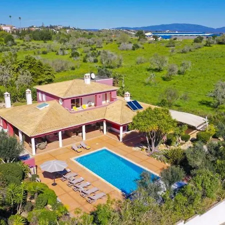 Escape To Paradise At Our Stunning Family Apartmán