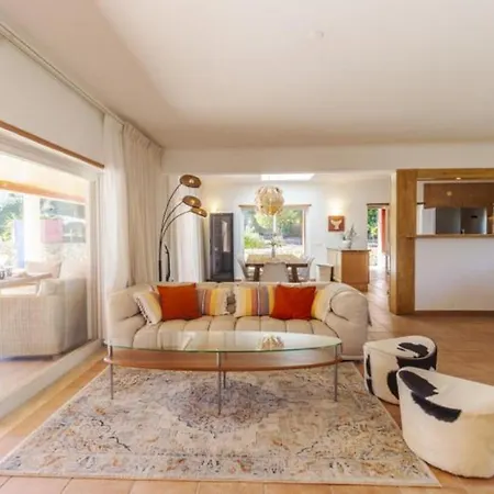 Escape To Paradise At Our Stunning Family Apartmán *