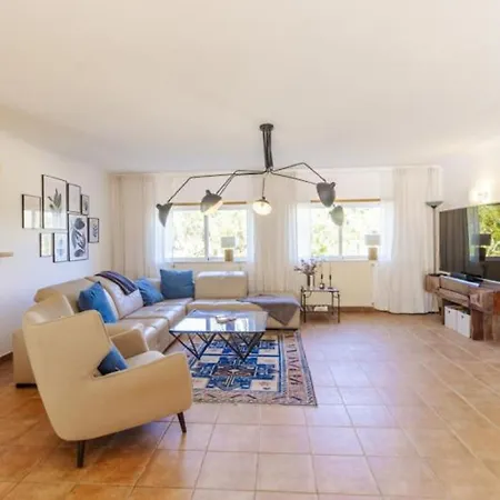 Escape To Paradise At Our Stunning Family Apartment *
