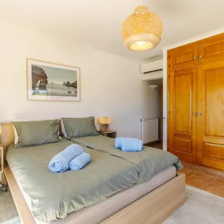 Escape To Paradise At Our Stunning Family Apartmán